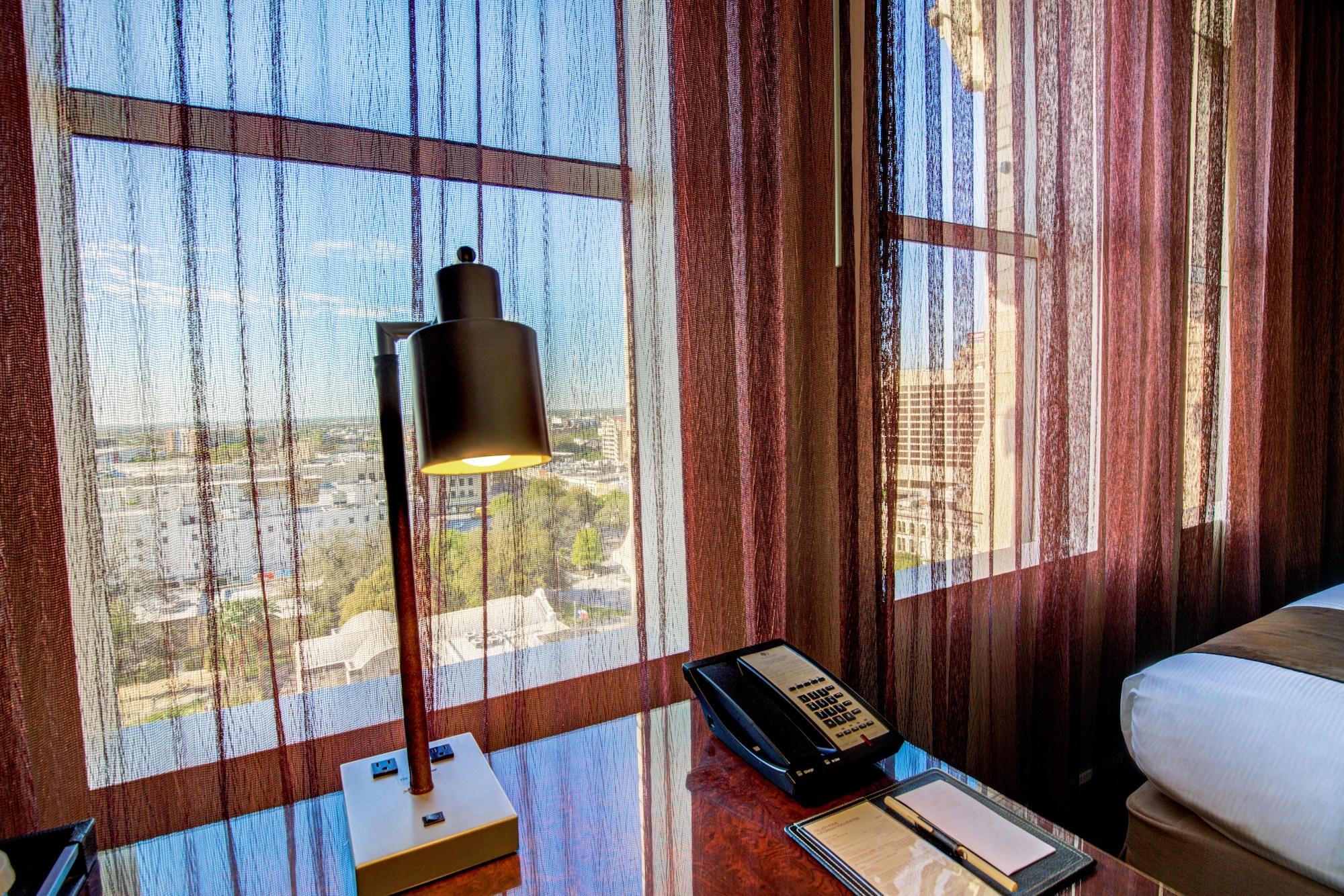 The Emily Morgan Hotel - A Doubletree By Hilton San Antonio Exterior photo